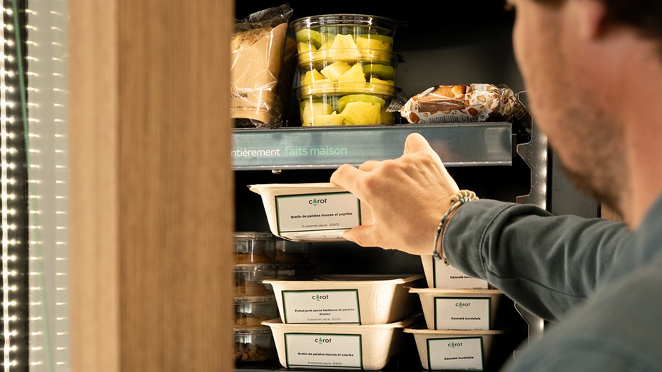 Retrait plat cantine connectée